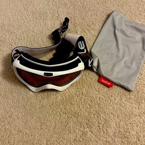 Snow Goggle with adjustable straps free with any purchase more than $80